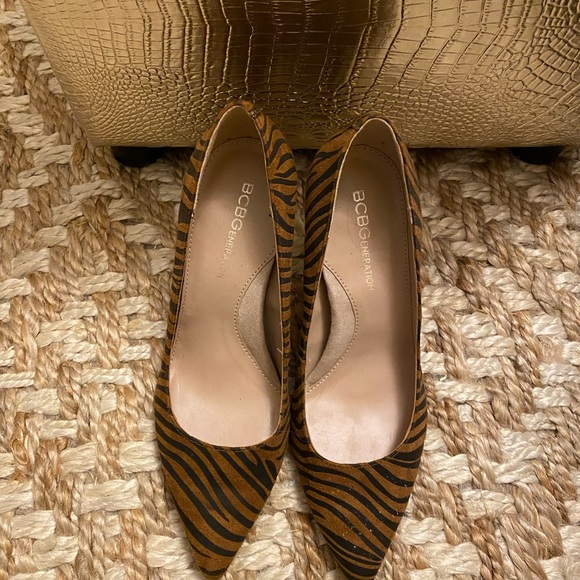 BCBG Pumps - Picture 2 of 7